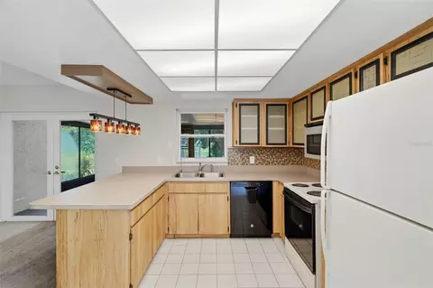 Kitchen - 12151 76th St, Largo, FL 33773 photo 5 of 5