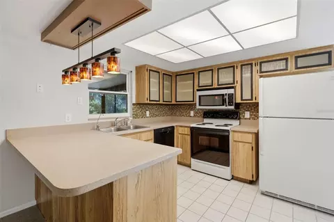 Kitchen - 12151 76th St, Largo, FL 33773 photo 4 of 5