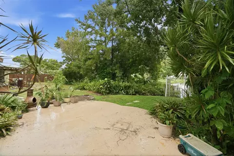 Exterior - 12151 76th St, Largo, FL 33773 photo 6 of 9