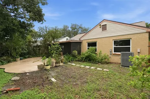 Exterior - 12151 76th St, Largo, FL 33773 photo 5 of 9