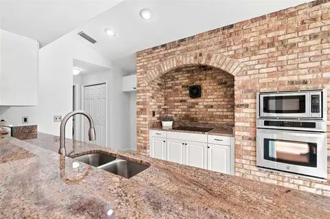 Kitchen - 6637 Thackston Dr, Riverview, FL 33578 photo 2 of 6