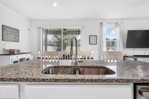 Kitchen - 11618 Gold Dust Ct, Riverview, FL 33579 photo 6 of 7