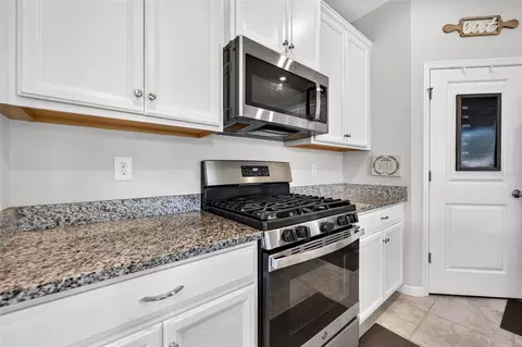 Kitchen - 11618 Gold Dust Ct, Riverview, FL 33579 photo 5 of 7