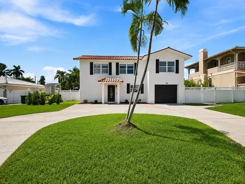 112 16th St, Belleair Beach, FL 33786