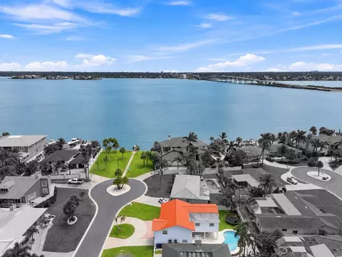 112 16th St, Belleair Beach, FL 33786