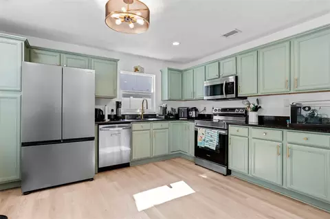 Kitchen - 12106 Clearbrook Ct, Riverview, FL 33569 photo 1 of 2
