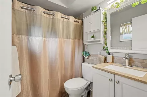Bath - 8318 Goodrich St, Spring Hill, FL 34606 photo 1 of 2