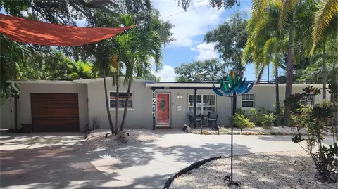 1211 Russell Dr N, Saint Petersburg, FL 33710
