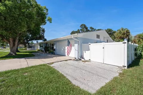 Exterior - 1690 Pinehurst Rd, Dunedin, FL 34698 photo 2 of 15