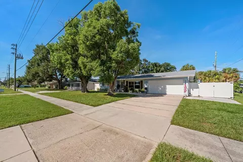 Exterior - 1690 Pinehurst Rd, Dunedin, FL 34698 photo 9 of 15