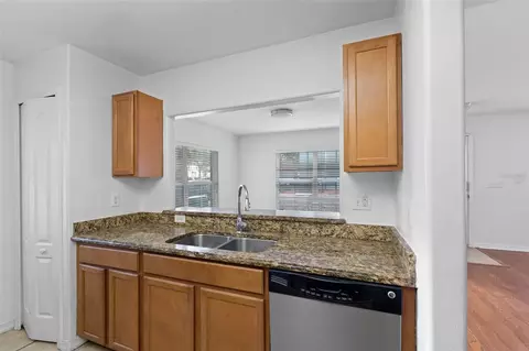 Kitchen - 10931 Keys Gate Dr, Riverview, FL 33579 photo 3 of 4