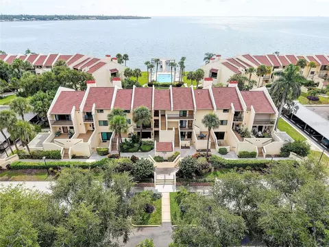 7510 Sunshine Skyway Ln S #T13, Saint Petersburg, FL 33711