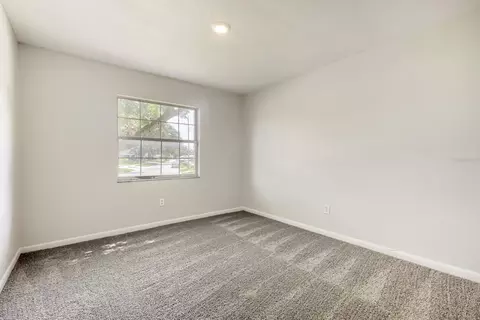 Bedroom - 1418 Oak Valley Dr, Seffner, FL 33584 photo 3 of 4