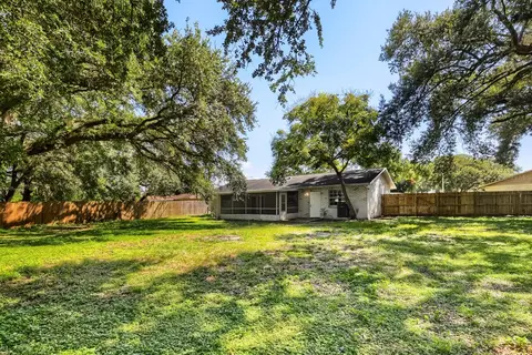 Exterior - 1418 Oak Valley Dr, Seffner, FL 33584 photo 2 of 4