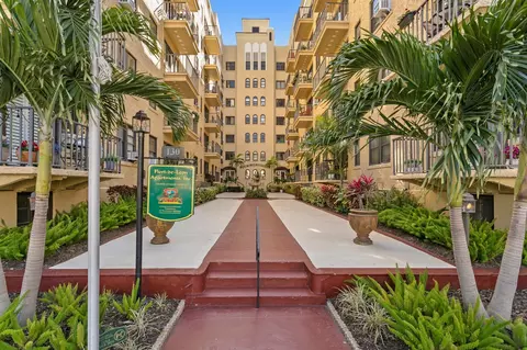 130 4th Ave N #107, Saint Petersburg, FL 33701
