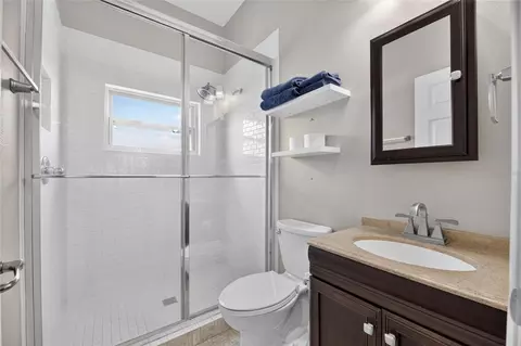Bath - 1231 Acappella Ln, Apollo Beach, FL 33572 photo 3 of 6