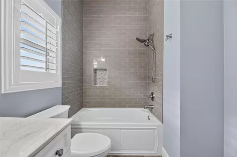 Bath - 1231 Acappella Ln, Apollo Beach, FL 33572 photo 6 of 6