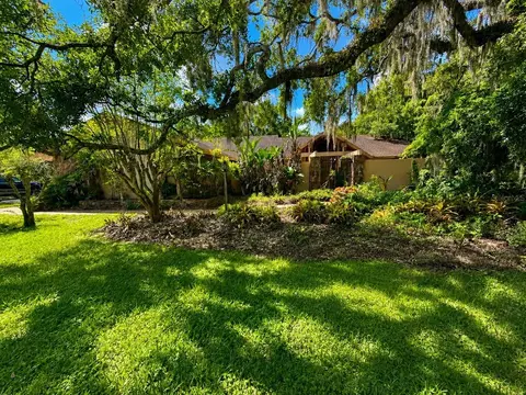 Exterior - 6701 Pemberton View Dr, Seffner, FL 33584 photo 2 of 6