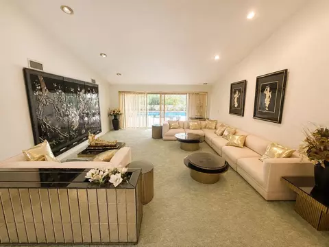 Living - 6701 Pemberton View Dr, Seffner, FL 33584 photo 3 of 5