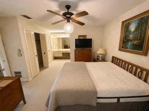 Bedroom - 6701 Pemberton View Dr, Seffner, FL 33584 photo 2 of 5
