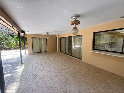Exterior - 6701 Pemberton View Dr, Seffner, FL 33584 photo 5 of 6
