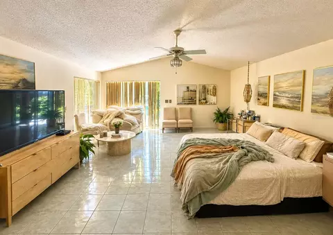 Bedroom - 6701 Pemberton View Dr, Seffner, FL 33584 photo 1 of 5
