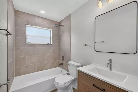 Bath - 655 Travis Ct, Bartow, FL 33830 photo 4 of 5
