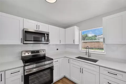 Kitchen - 655 Travis Ct, Bartow, FL 33830 photo 4 of 6