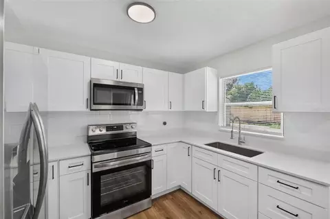 Kitchen - 655 Travis Ct, Bartow, FL 33830 photo 3 of 6