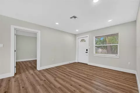 Living - 655 Travis Ct, Bartow, FL 33830 photo 3 of 4
