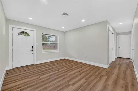 Living - 655 Travis Ct, Bartow, FL 33830 photo 2 of 4