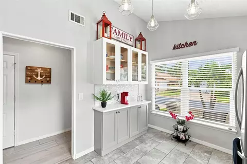 Kitchen - 2234 Springflower Dr, Clearwater, FL 33763 photo 5 of 7