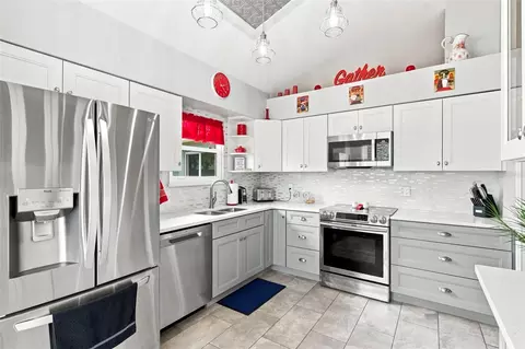 Kitchen - 2234 Springflower Dr, Clearwater, FL 33763 photo 1 of 7