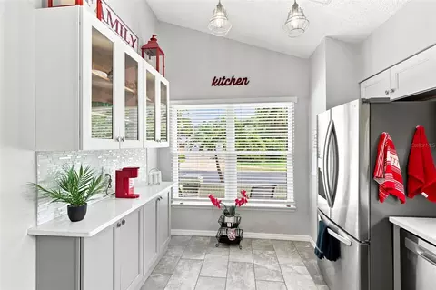 Kitchen - 2234 Springflower Dr, Clearwater, FL 33763 photo 6 of 7