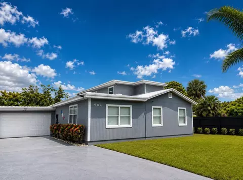904 Summer St, Lake Worth, FL 33461
