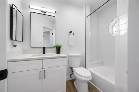 Bath - 11925 Cedarfield Dr, Riverview, FL 33579 photo 5 of 7