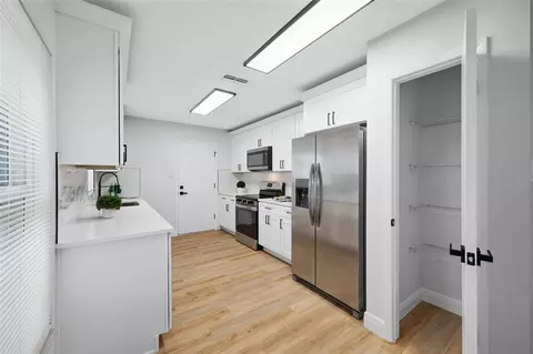 Kitchen - 11925 Cedarfield Dr, Riverview, FL 33579 photo 3 of 6