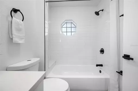 Bath - 11925 Cedarfield Dr, Riverview, FL 33579 photo 6 of 7