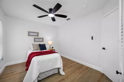 Bedroom - 11925 Cedarfield Dr, Riverview, FL 33579 photo 8 of 10
