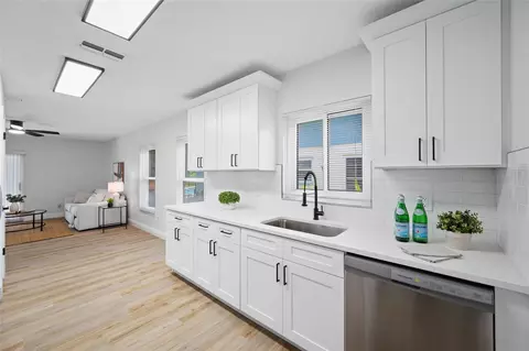 Kitchen - 11925 Cedarfield Dr, Riverview, FL 33579 photo 6 of 6
