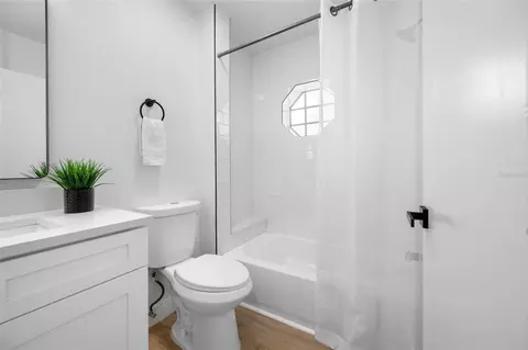 Bath - 11925 Cedarfield Dr, Riverview, FL 33579 photo 4 of 7