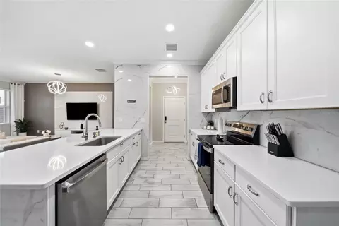 Kitchen - 10828 Quickwater Ct, Riverview, FL 33569 photo 2 of 2