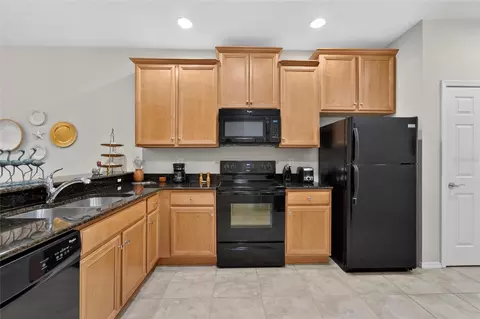 Kitchen - 428 Seneca Falls Dr, Apollo Beach, FL 33572 photo 2 of 3