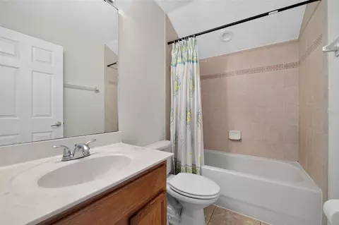 Bath - 2100 Laurel Blossom Cir, Ocoee, FL 34761 photo 3 of 5