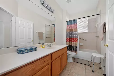 Bath - 2100 Laurel Blossom Cir, Ocoee, FL 34761 photo 2 of 5