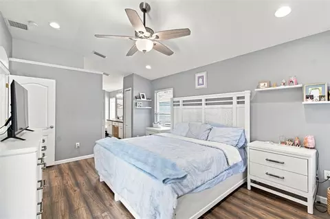 Bedroom - 9710 White Barn Way, Riverview, FL 33569 photo 6 of 8