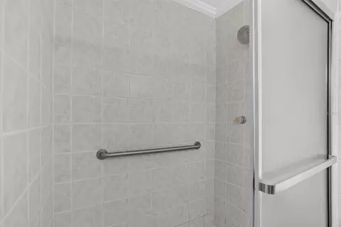 Bath - 403 Alma Dr, Brandon, FL 33510 photo 2 of 4