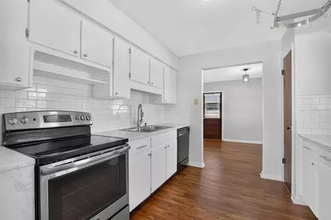 Kitchen - 403 Alma Dr, Brandon, FL 33510 photo 2 of 4