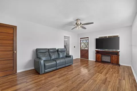 Living - 403 Alma Dr, Brandon, FL 33510 photo 2 of 8
