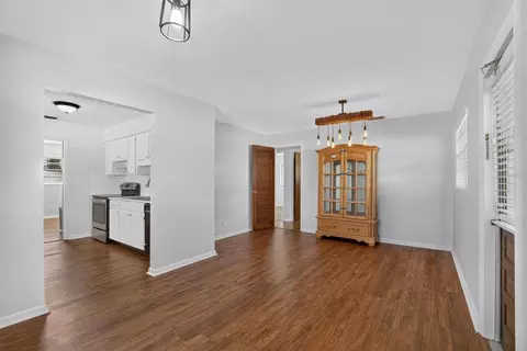 Living - 403 Alma Dr, Brandon, FL 33510 photo 5 of 8